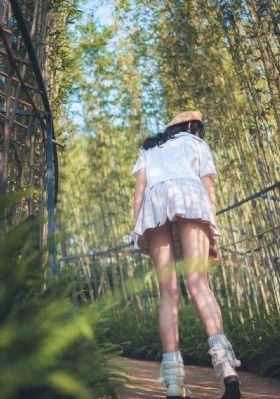 厨房抱住岳激情_在线观看免费版